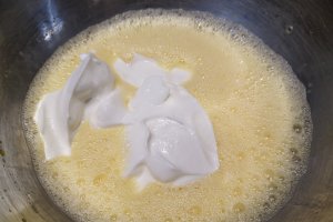 Aperitiv waffle cu cascaval si ceapa verde