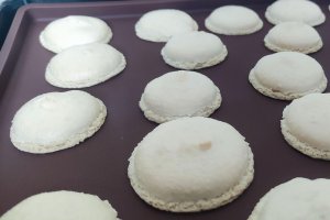 Desert macarons cu ciocolata (reteta nr. 400)
