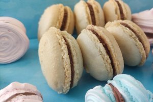 Desert macarons cu ciocolata (reteta nr. 400)