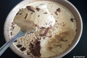 Desert panna cotta cu cafea si ciocolata