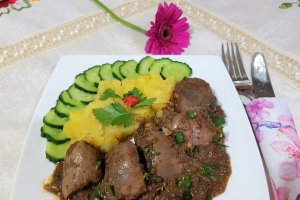 Ficatei de pui cu ardei copt si brandy