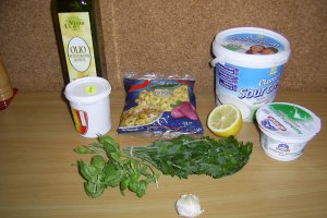 Salata de tortellini si sos de iaurt
