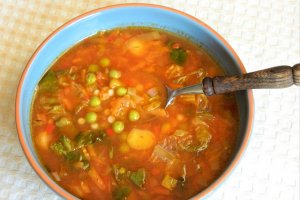 Ciorba cu mazare, praz si salata verde