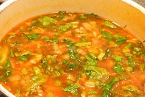 Ciorba cu mazare, praz si salata verde