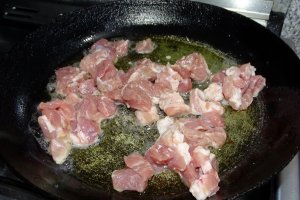 Paste la tigaie cu carne de porc