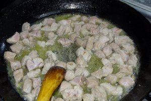 Paste la tigaie cu carne de porc