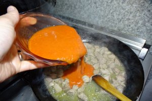 Paste la tigaie cu carne de porc