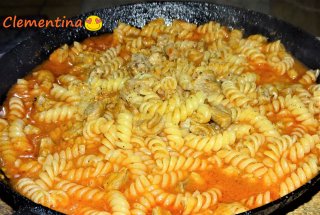Paste la tigaie cu carne de porc