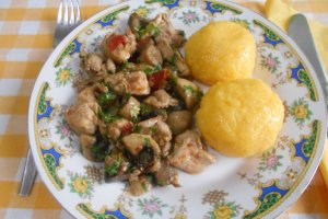 Reteta simpla si delicioasa de tocanita de pui, cu ciuperci si usturoi, la tigaie