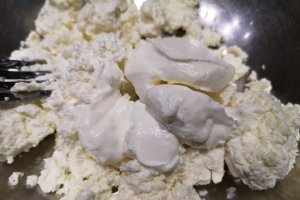 Aperitiv clatite cu spanac si crema de branza