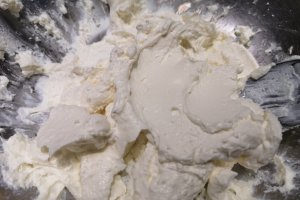 Aperitiv clatite cu spanac si crema de branza