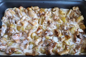 Cartofi cu carne de pui, gratinati la cuptor