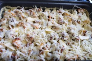 Cartofi cu carne de pui, gratinati la cuptor
