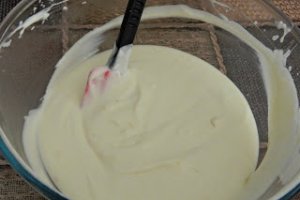 Desert prajitura cu crema de branza