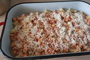 Paste cu carne de pui si sos bechamel