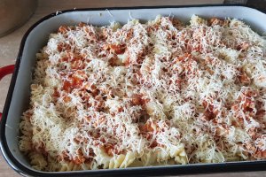 Paste cu carne de pui si sos bechamel