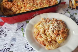 Paste cu carne de pui si sos bechamel