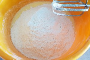 Desert prajitura cu foi de cacao si biscuiti