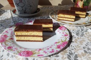 Desert prajitura cu foi de cacao si biscuiti