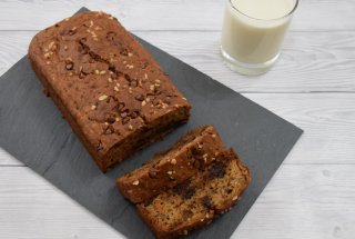 Desert banana bread cu alune si ciocolata