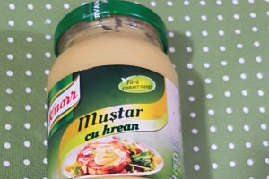 Salata de conopida cu piept de pui si iaurt grecesc