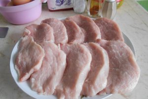 Snitele din carne de porc, cu cartofi natur