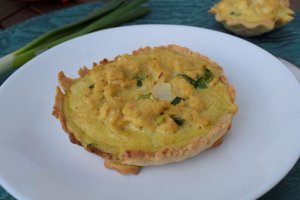 Aperitiv quiche cu tofu si ceapa verde