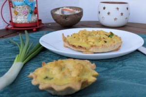 Aperitiv quiche cu tofu si ceapa verde