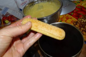 Desert prajitura cu piscoturi si doua creme