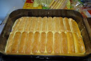 Desert prajitura cu piscoturi si doua creme