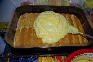 Desert prajitura cu piscoturi si doua creme