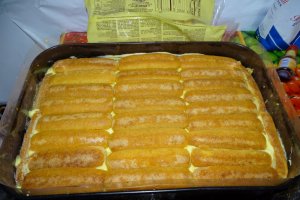 Desert prajitura cu piscoturi si doua creme
