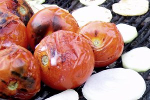 Carne de porc cu legume la gratar