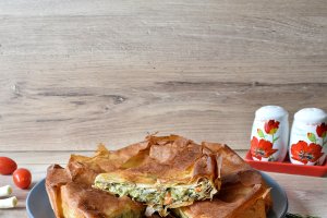 Aperitiv placinta cu dovlecel si ceapa verde in stil grecesc
