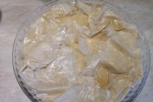 Aperitiv placinta cu branza, smantana si rosii cherry