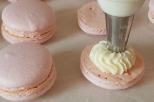 Desert macarons cu crema de branza