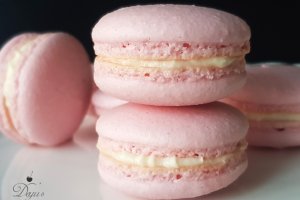 Desert macarons cu crema de branza