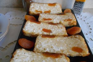 Budinca de paste cu branza de vaci si caise uscate