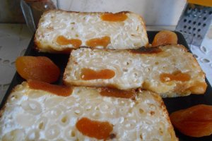 Budinca de paste cu branza de vaci si caise uscate
