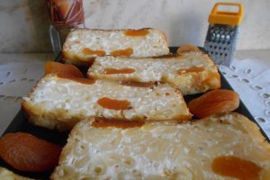 Budinca de paste cu branza de vaci si caise uscate