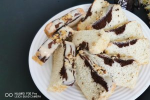 Desert chec din albusuri cu ciocolata alba