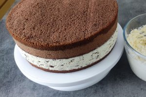 Desert tort cu ciocolata alba si cafea