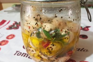 Mozzarella picanta marinata in ulei de masline