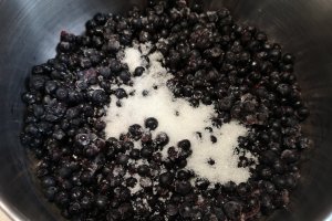 Desert tort cu ciocolata si afine