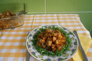 Cartofi picanti, cu leurda si susan la cuptor
