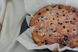 Desert prajitura (pasca) turnata cu branza cremoasa de vaci