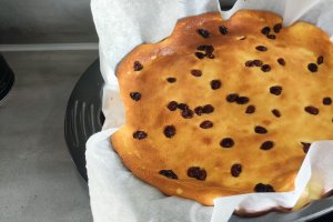 Desert prajitura (pasca) turnata cu branza cremoasa de vaci