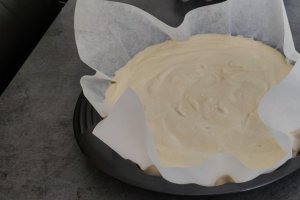 Desert prajitura (pasca) turnata cu branza cremoasa de vaci