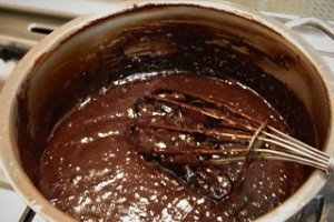 Desert tort cu crema de ciocolata si unt