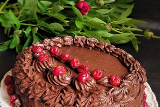 Desert tort cu crema de ciocolata si unt
